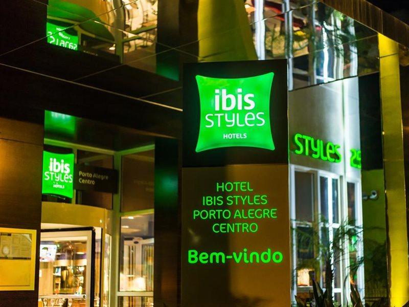 Hotel Ibis Styles Porto Alegre Centro -5 Minutos Da Rodoviaria E Do Moinhos De Vento Esterno foto